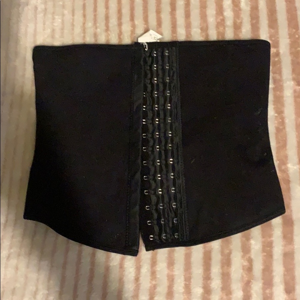 Women’s workout waist trainer